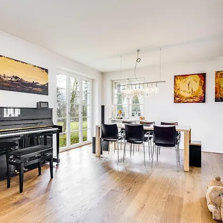 Saniertes Wohnhaus Von 1934 Mit Buro-anbau In Seenahe Mit 4 *