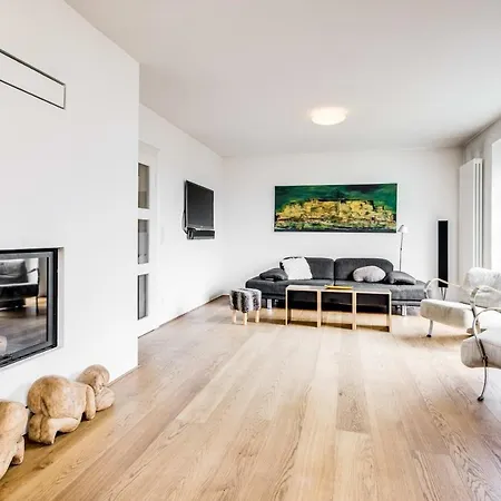 Saniertes Wohnhaus Von 1934 Mit Buro-anbau In Seenahe Mit 4 Штарнберг