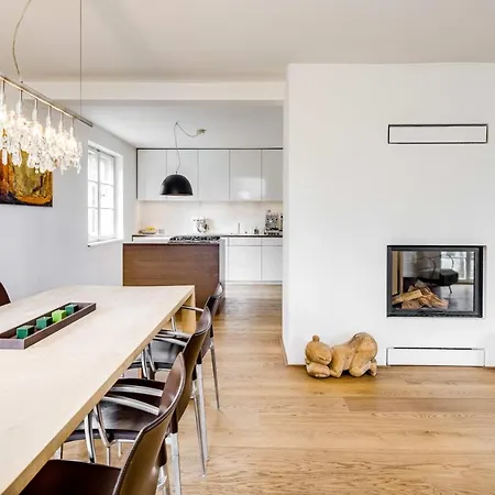 Saniertes Wohnhaus Von 1934 Mit Buro-anbau In Seenahe Mit 4 Апартаменты Штарнберг
